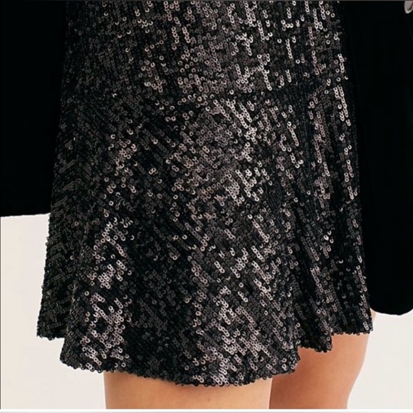 59. Freepeople Glitter Trumpet Skirt size XS - Picture 2 of 3